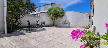 Petite villa individuelle de plain pied face aux champs et à proximité de la plage