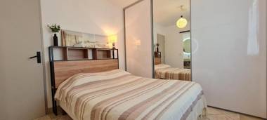 Petite villa individuelle de plain pied face aux champs et à proximité de la plage