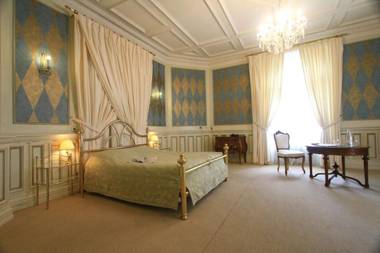 Hotel The Originals Château de Perigny