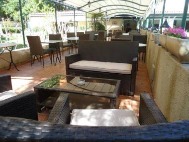 Logis Hôtel Résidence Les Cèdres