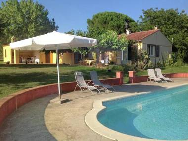 Pleasant Holiday Home in Villecroze with Swimming Pool