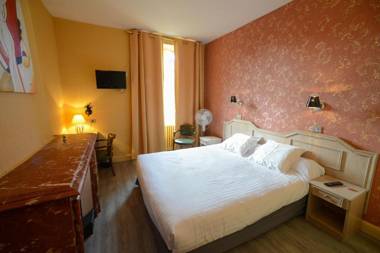 Domaine des Cèdres - Logis Hôtel Résidence Gîtes et Insolites