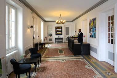 Domaine des Cèdres - Logis Hôtel Résidence Gîtes et Insolites