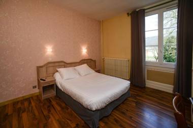 Domaine des Cèdres - Logis Hôtel Résidence Gîtes et Insolites