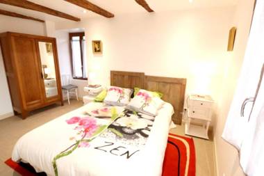 Villa de 5 chambres avec piscine privee jardin clos et wifi a Vieillevie