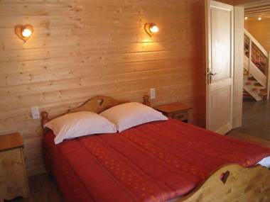 A large and magnificent wooden chalet with a sauna