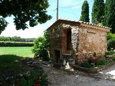 Mas Provençal avec une Belle Piscine Privée située en campagne de Venelles vue sur la Sainte Victoire proche d'Aix en Provence 10 personnes LS7-257 AMBICIOUN