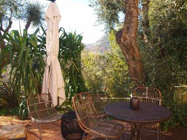 Avocado Hotel Restaurant