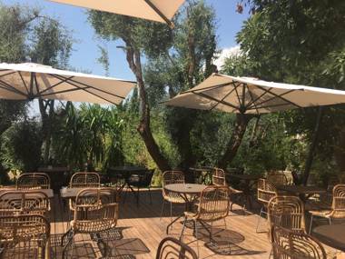 Avocado Hotel Restaurant