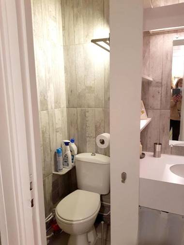 Studio avec vue sur la ville balcon et wifi a Vars