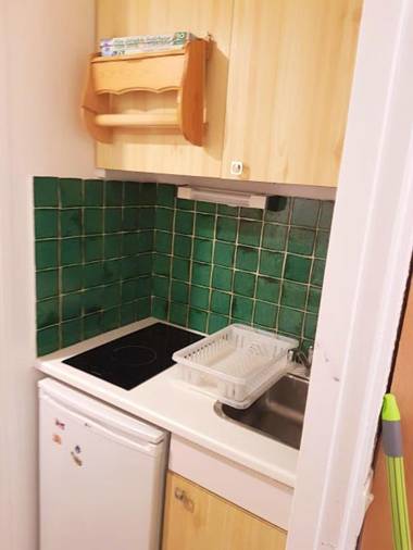 Studio avec vue sur la ville balcon et wifi a Vars