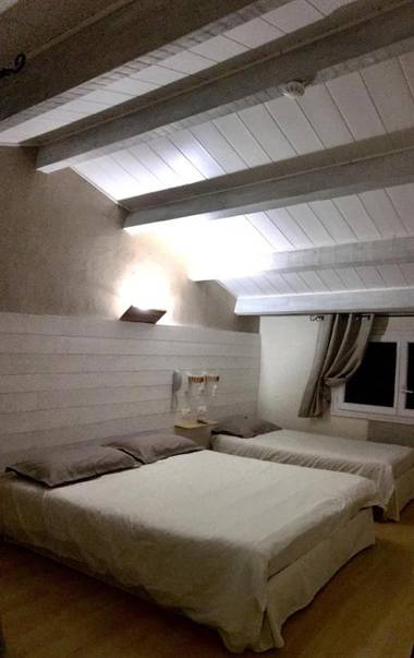 LOGIS HOTEL RESTAURANT L' Auberge d'Uzes