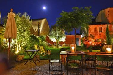 La Maison Rouge d'Uzes B&B