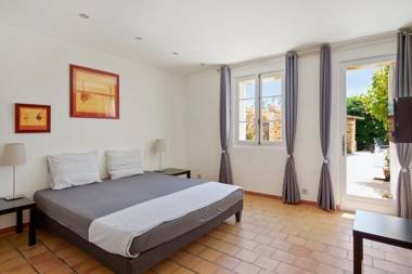 Villa de 5 chambres avec piscine privee jardin clos et wifi a Uchaux