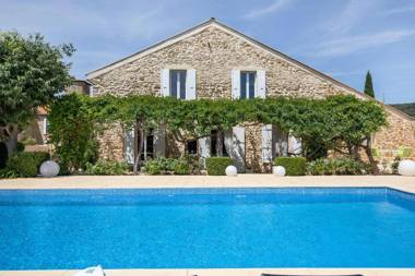 Villa de 5 chambres avec piscine privee jardin clos et wifi a Uchaux