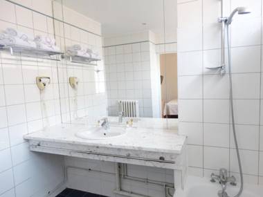 Hotel Ours Blanc - Place Victor Hugo