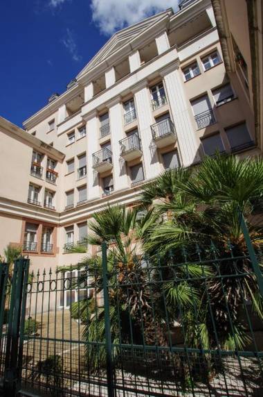 Castellane by Cocoonr