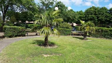 Appartement Contemporain proche Météo Basso Cambo EDF Airbus & Thales