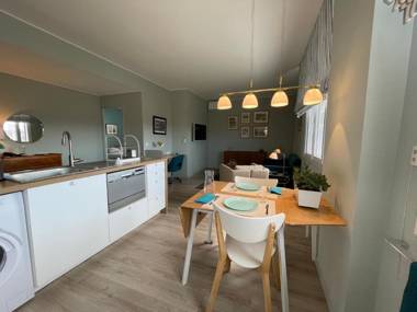 Vue sur rade appartement élégant vaste climatisé étage élevé ascenseur proche parking et toutes commodités au cœur du Toulon historique