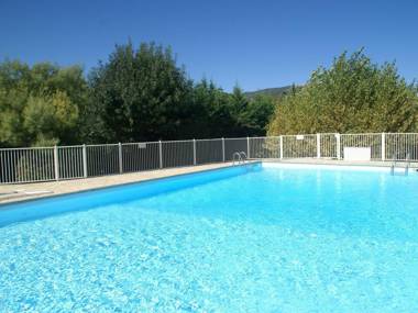 Classy Holiday Home with Swimming Pool Garden Tennis Court