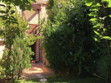 Classy Holiday Home with Swimming Pool Garden Tennis Court