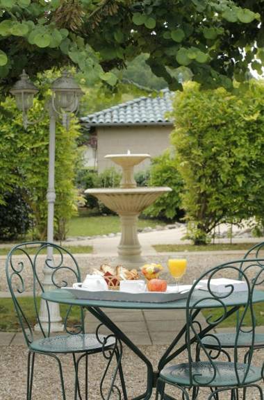 Hôtel Grand Confort Le Moulin Rouge