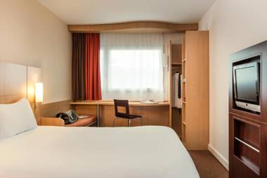 ibis Paris Pont de Suresnes Longchamp