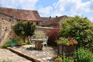 Maison de 2 chambres avec jardin clos et wifi a Souvigny