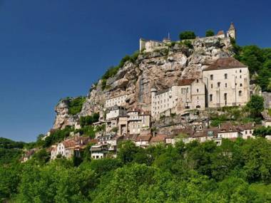 Cozy chalet in the woods of the beautiful Dordogne
