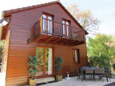 Nice chalet in the woods of the beautiful Dordogne