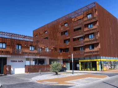 Modern apartment with a balcony located 600m. from the beach