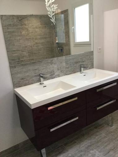 Jolie maison familiale climatisée avec piscine chauffée vue sur le Luberon située aux Taillades 6 personnes LS2-317 BUREU