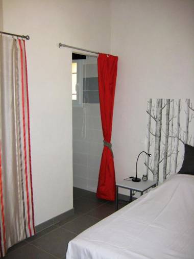 Maison de 3 chambres avec jacuzzi et jardin clos a Sartene