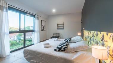 Plein Soleil avec Jacuzzi Privatif et parking privé