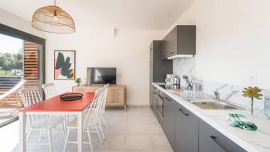 "Le Soleil Levant" avec balcon et parking privé 2 adultes et 1 enfant