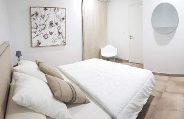 Le Nid Discret avec Balcon et parking privé gratuit