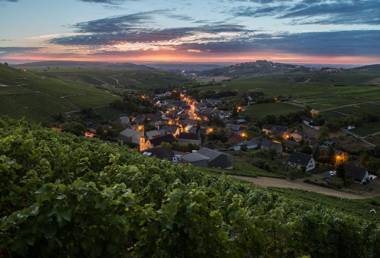 Hôtel Restaurant Famille Bourgeois "La Cote des Monts Damnés"
