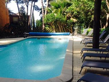 50m Plage T2 Grande Terrasse Vue Mer Climatisé Piscine Chauffée Parking clos gratuit