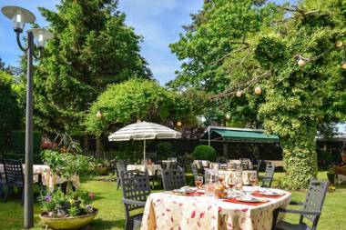 Logis Hôtels Restaurant Le Dauphin