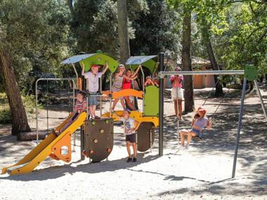 Simple mobile home near the beach on the island of Oléron