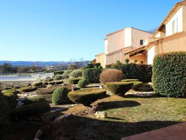 Semi-detached villa with dishwasher close to the village