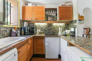 Maison de 2 chambres a Saint Raphael a 500 m de la plage avec piscine partagee et jardin clos