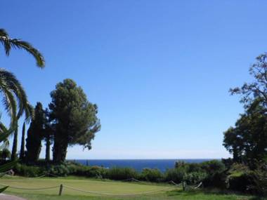 Garden level with sea view for 6 people