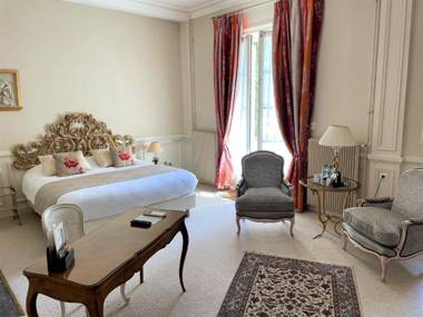 Chateau De Rochecotte