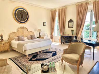 Chateau De Rochecotte