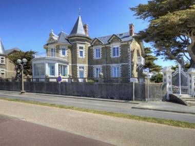 Gite Saint-Michel-Chef-Chef 2 bedrooms 4 persons - FR-1-306-1026