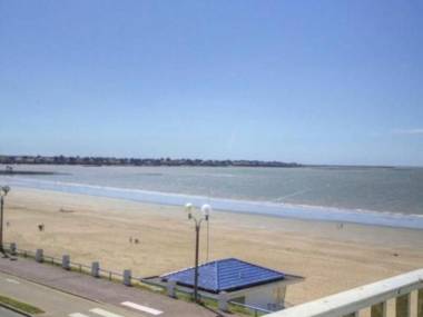 Gite Saint-Michel-Chef-Chef 2 bedrooms 4 persons - FR-1-306-1026