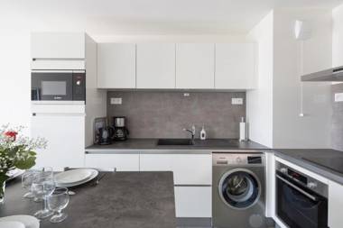 Au Quai Des Pecheurs by Cocoonr