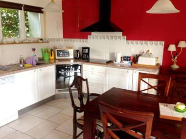 Maison d'une chambre avec jardin amenage et wifi a Saint Leonard a 2 km de la plage