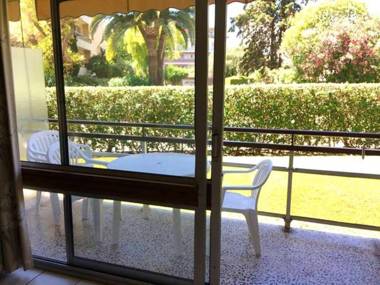 Studio a Saint Laurent du Var a 100 m de la plage avec piscine partagee jardin clos et wifi